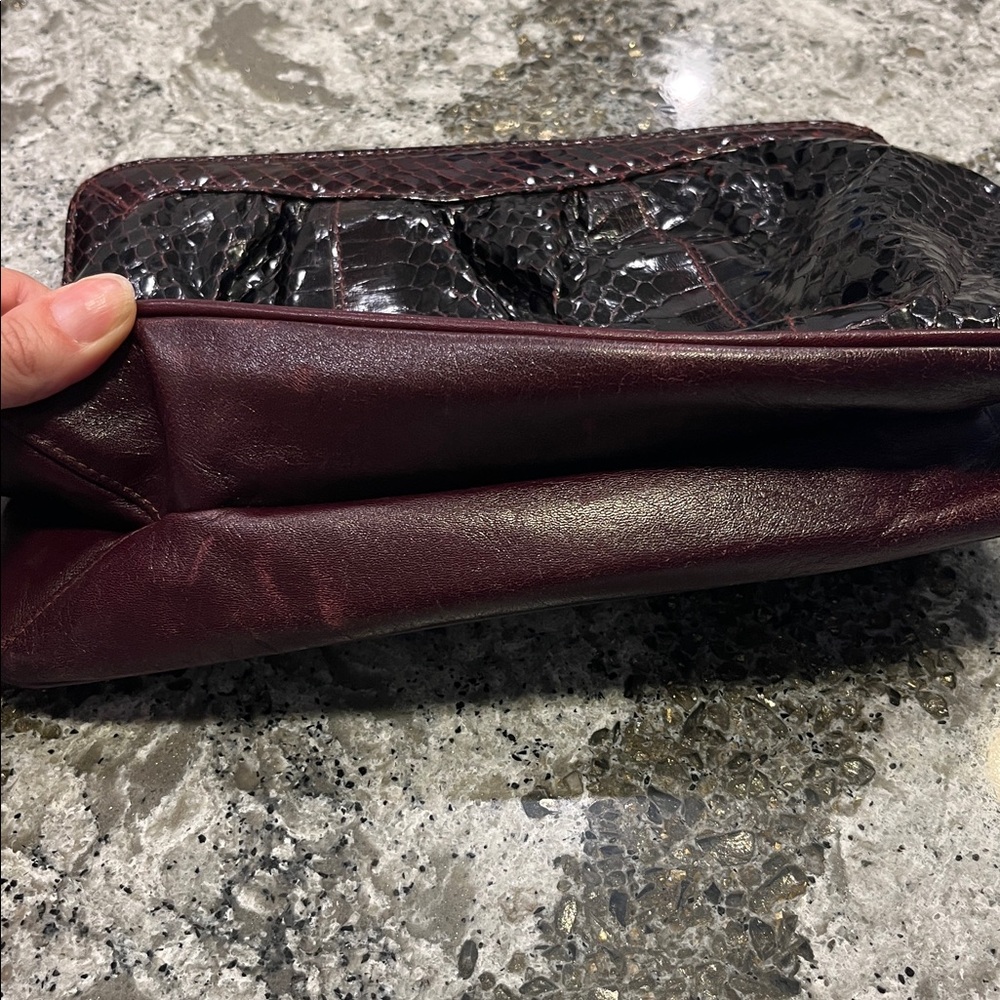 Burgundy snake skin vintage Clutch - Picture 3 of 4